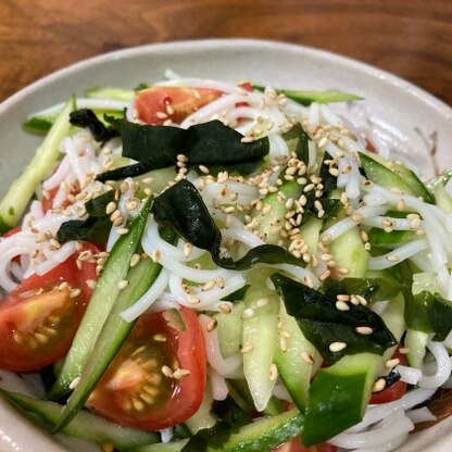 前日残ったひやむぎでお昼に作りました。
サラダにボリュームが出て
夏野菜もいっぱい食べれて
ヘルシーで美味しかったです。